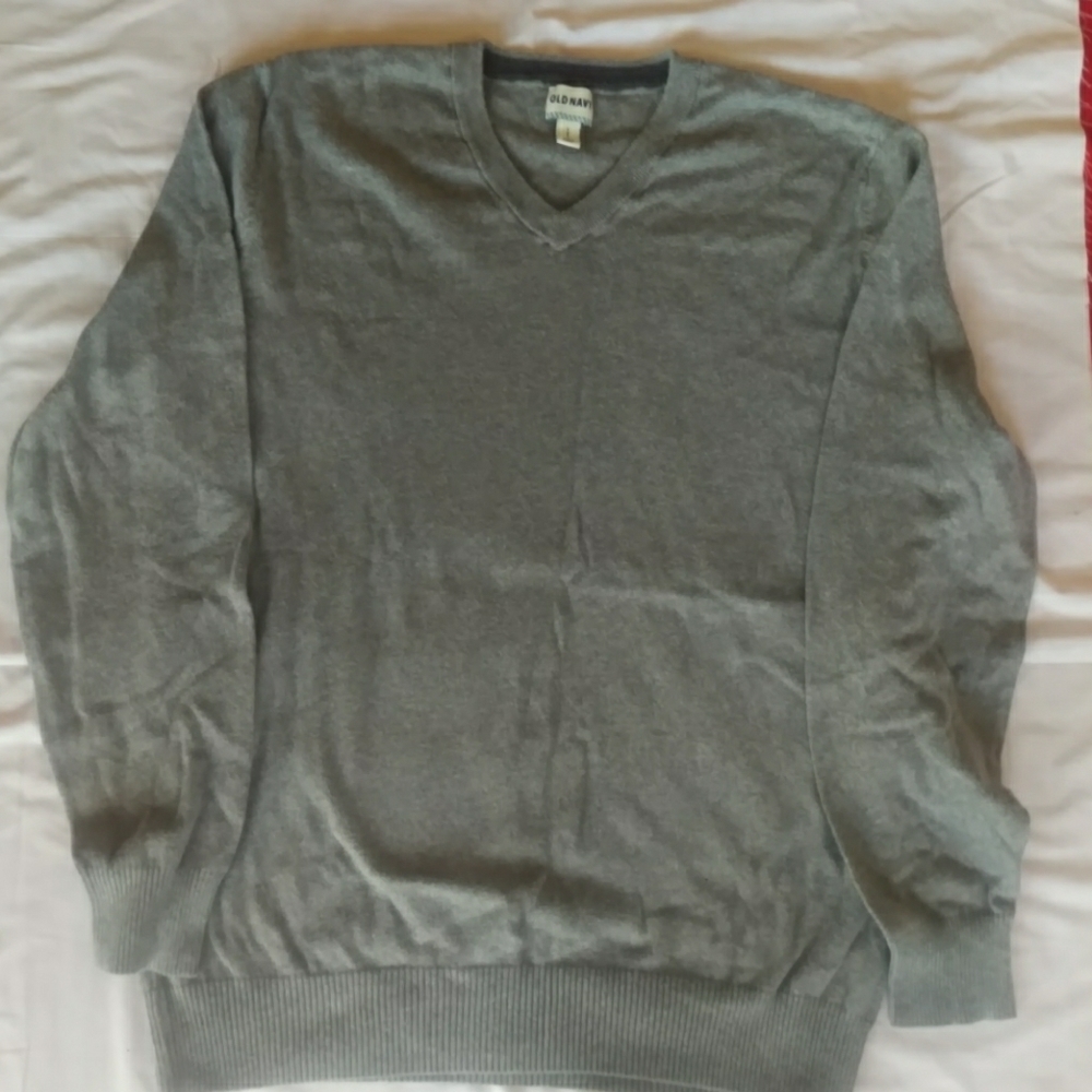 Old Navy gray vintage style men's sweater color gr